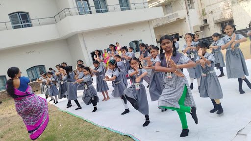 Sri Sikhara EM School