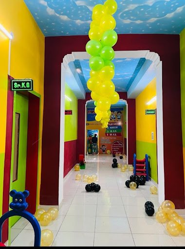 Makoons Play School, Rampur