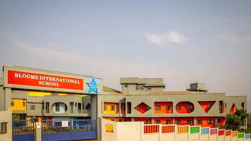 Bloomz International School