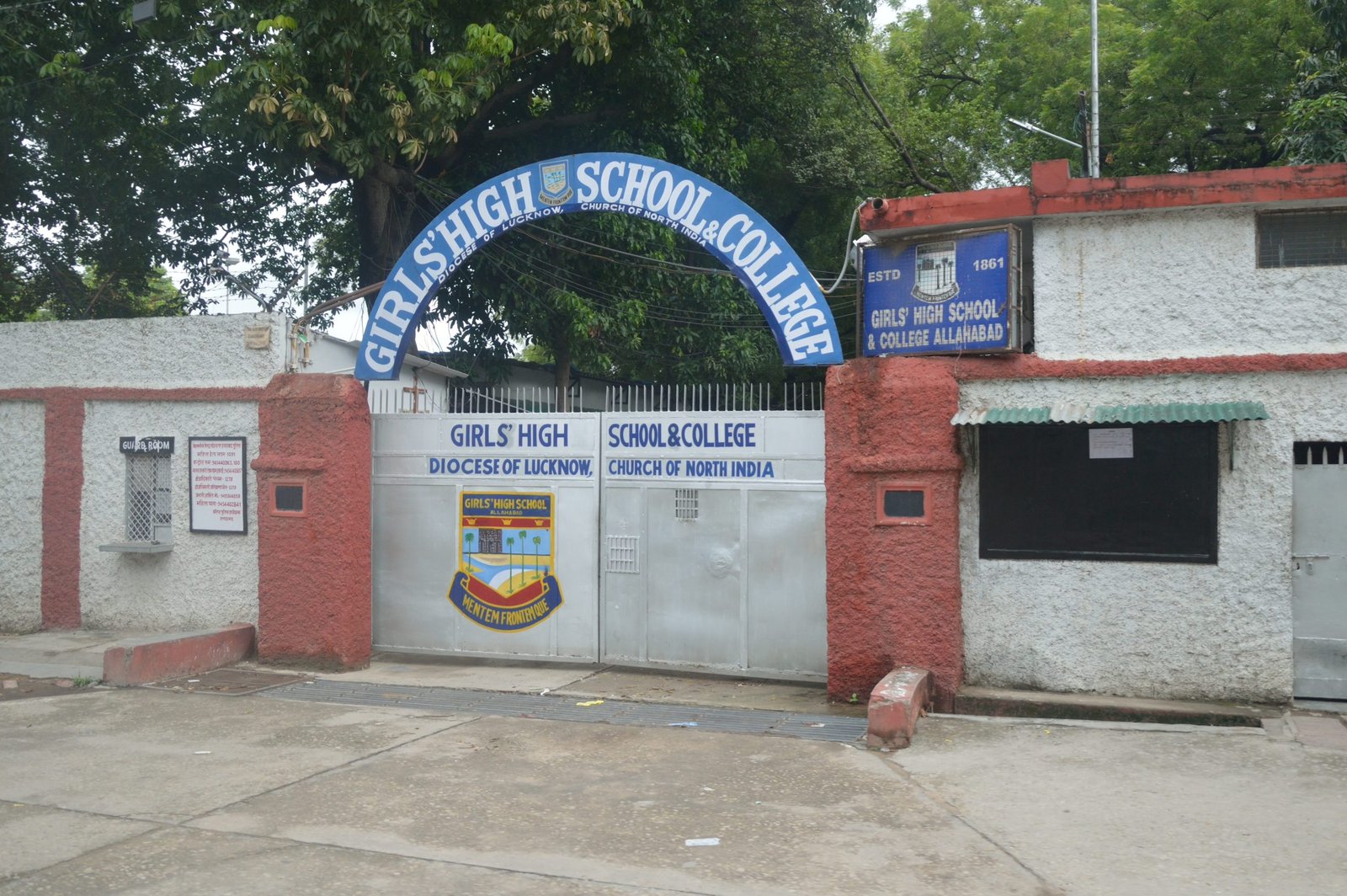 girls high school college 1 scaled